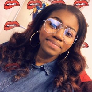 Meet your Posher, Dominique